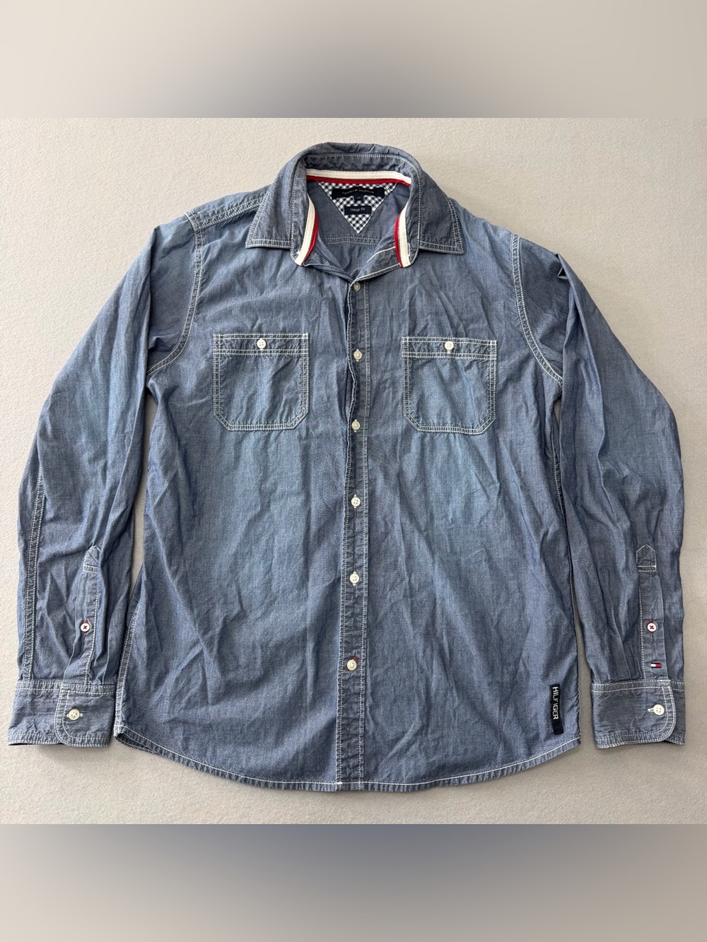 218/00 Tommy Hilfiger Vintage Fit Denim Chambray Button Up Shirt Men’s M